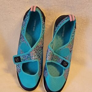 Lands' End Womans Water Shoes Size 7